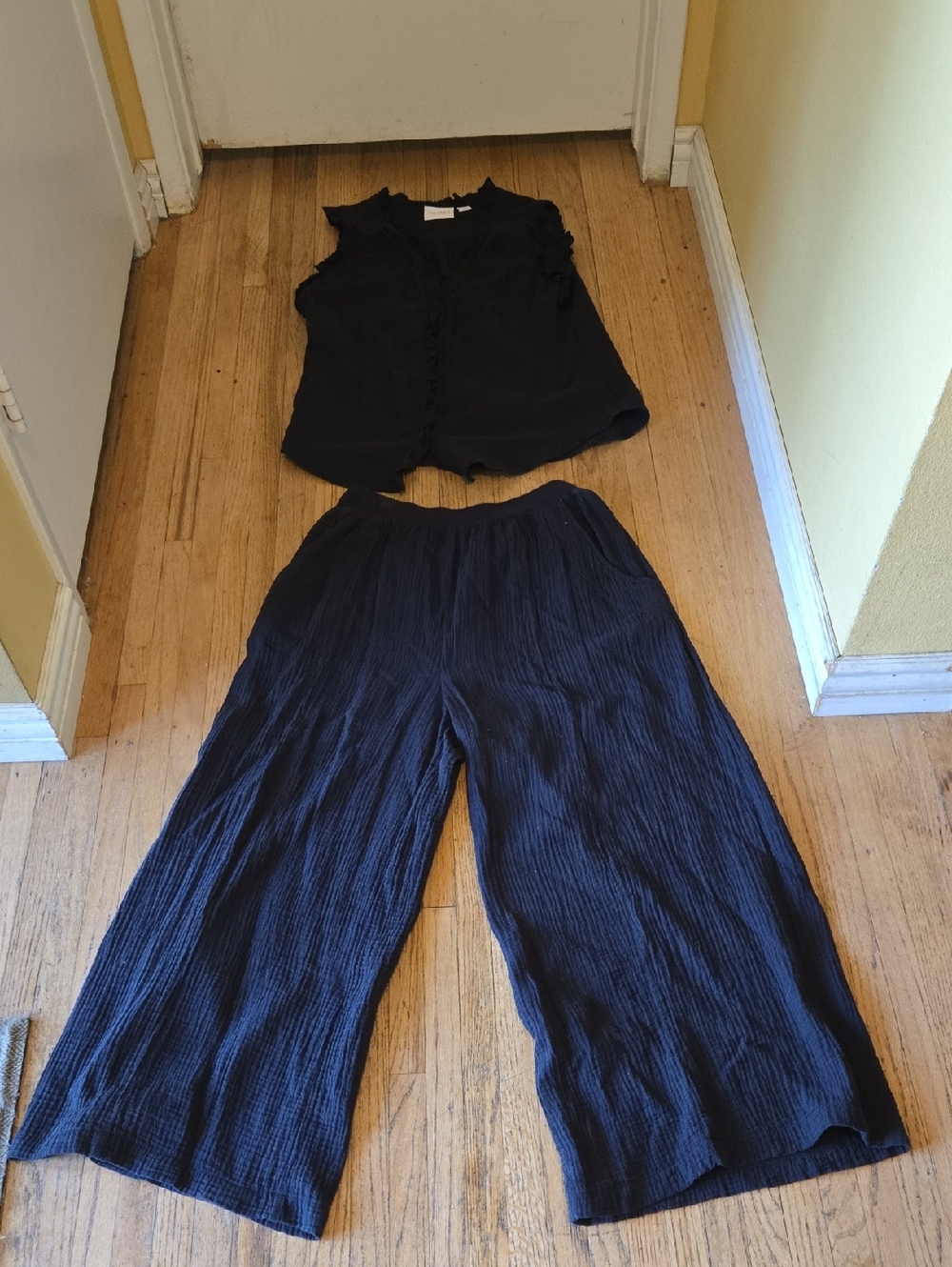 Women’s Black Wide-Leg Pants and Sleeveless Top Set